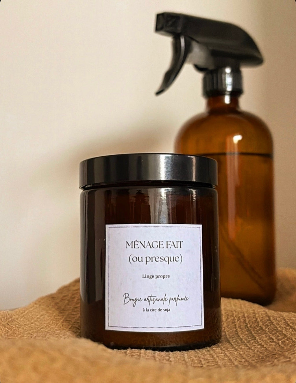 Bougie Ménage fait (ou presque) - parfum linge propre
