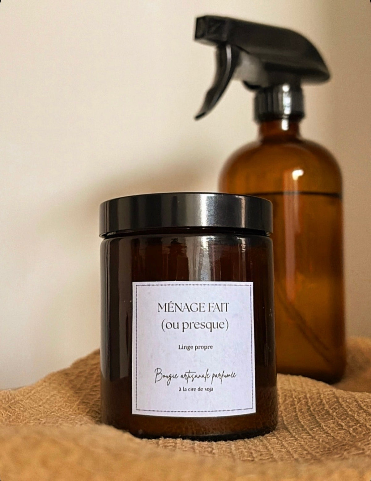 Bougie Ménage fait (ou presque) - parfum linge propre